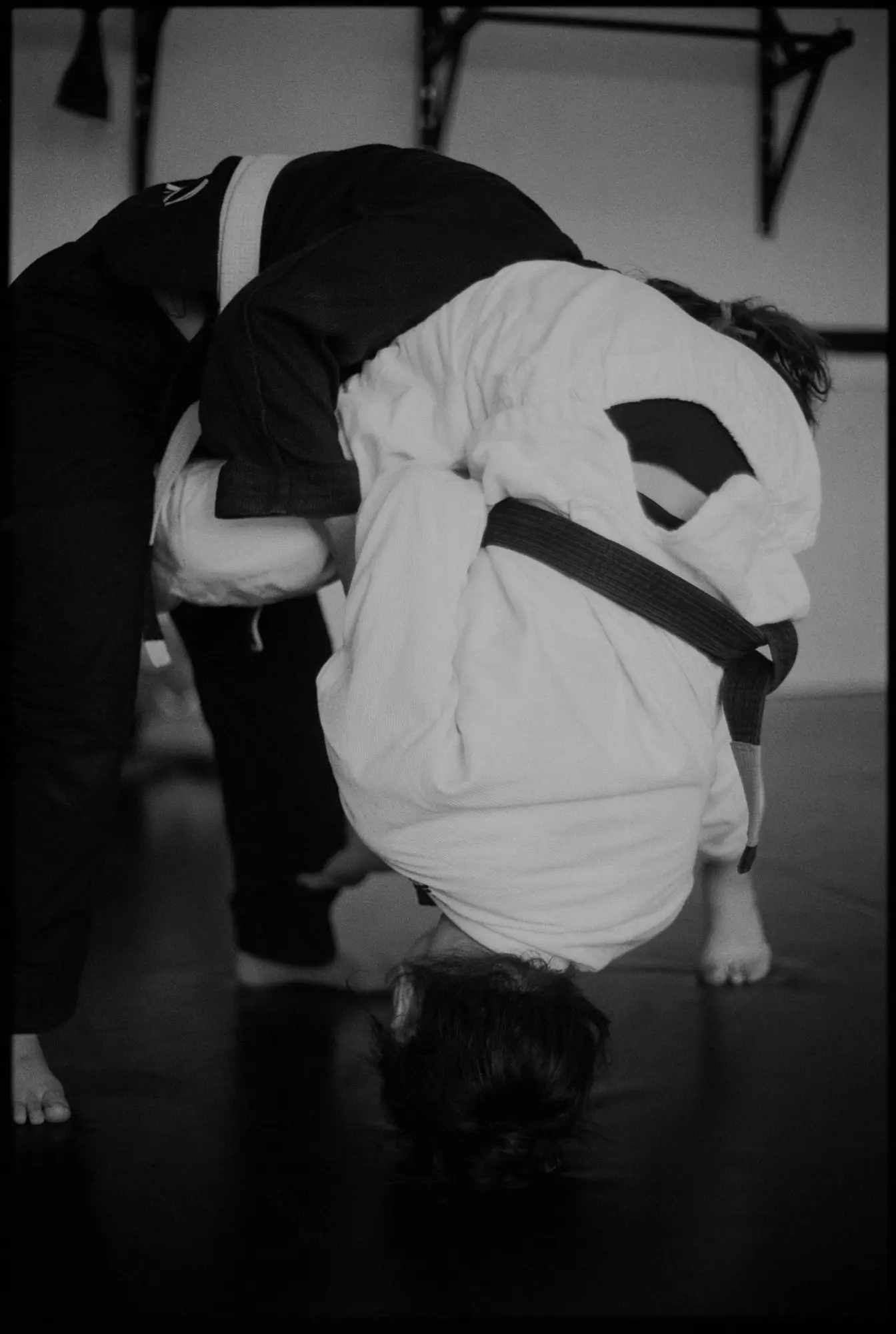 ON THE MAT - Image 12